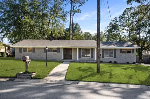 706 Woodland Hills Dr, Hattiesburg, MS 39402