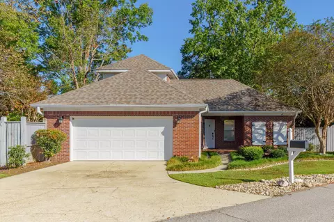 16 W Shore Dr, Hattiesburg, MS 39402
