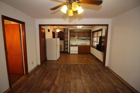 Living - 611 Garden Dr, Laurel, MS 39440 photo 7 of 8