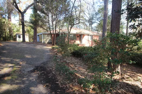 Exterior - 611 Garden Dr, Laurel, MS 39440 photo 3 of 22