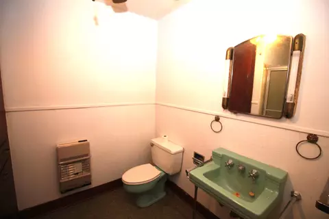 Bath - 611 Garden Dr, Laurel, MS 39440 photo 1 of 3