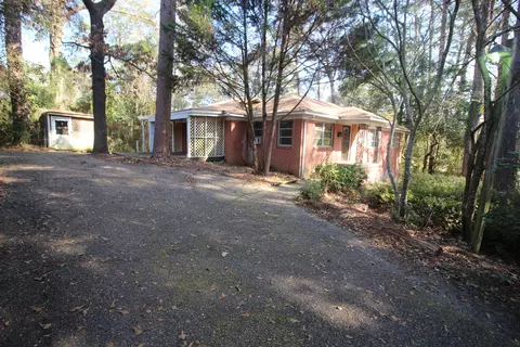 Exterior - 611 Garden Dr, Laurel, MS 39440 photo 10 of 22