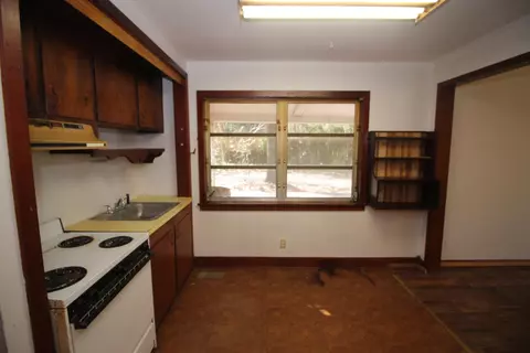 Kitchen - 611 Garden Dr, Laurel, MS 39440 photo 7 of 7