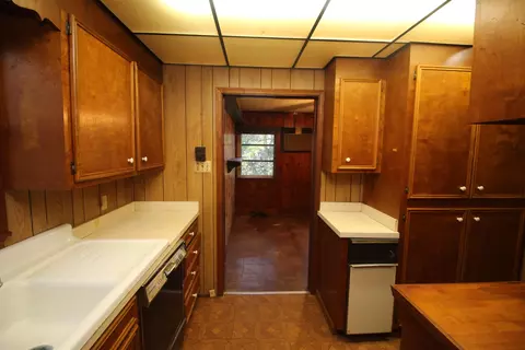 Kitchen - 611 Garden Dr, Laurel, MS 39440 photo 3 of 7
