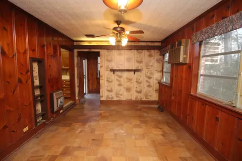 Living - 611 Garden Dr, Laurel, MS 39440 photo 4 of 8