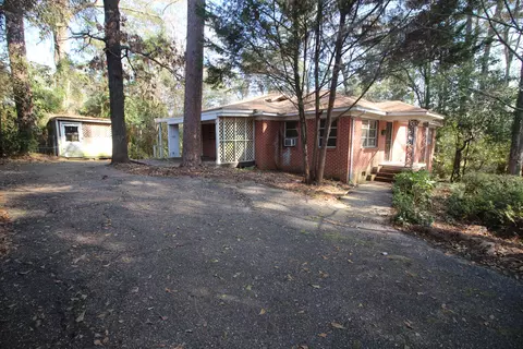 Exterior - 611 Garden Dr, Laurel, MS 39440 photo 4 of 22