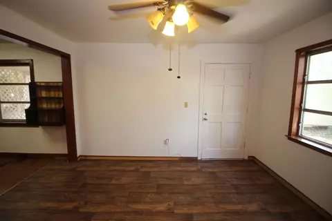 Living - 611 Garden Dr, Laurel, MS 39440 photo 8 of 8