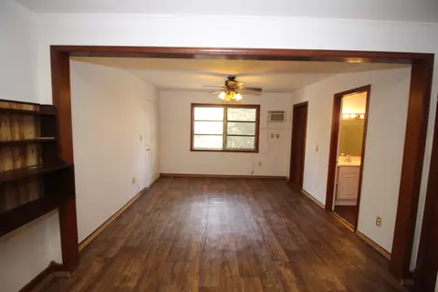 Living - 611 Garden Dr, Laurel, MS 39440 photo 5 of 8