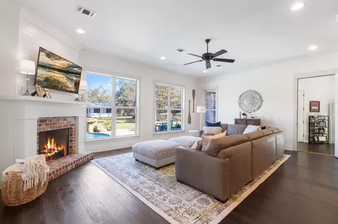 Living - 865 Oloh Rd, Sumrall, MS 39482 photo 1 of 2