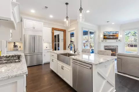 Kitchen - 865 Oloh Rd, Sumrall, MS 39482 photo 4 of 6