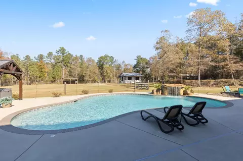 Exterior - 865 Oloh Rd, Sumrall, MS 39482 photo 4 of 11