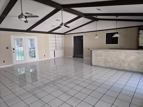 Living - 3 Pinecrest Pl, Laurel, MS 39440 photo 3 of 3