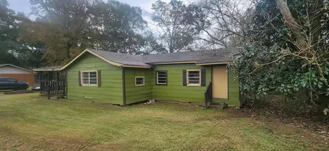 606 NE 7th St, Magee, MS 39111