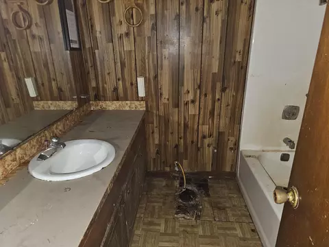 Bath - 1614 Us-84, Collins, MS 39428 photo 1 of 1