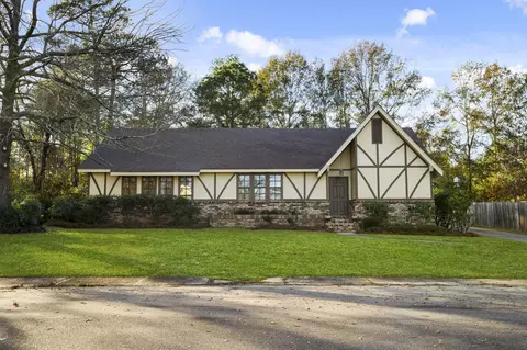 306 Kensington Dr, Hattiesburg, MS 39402