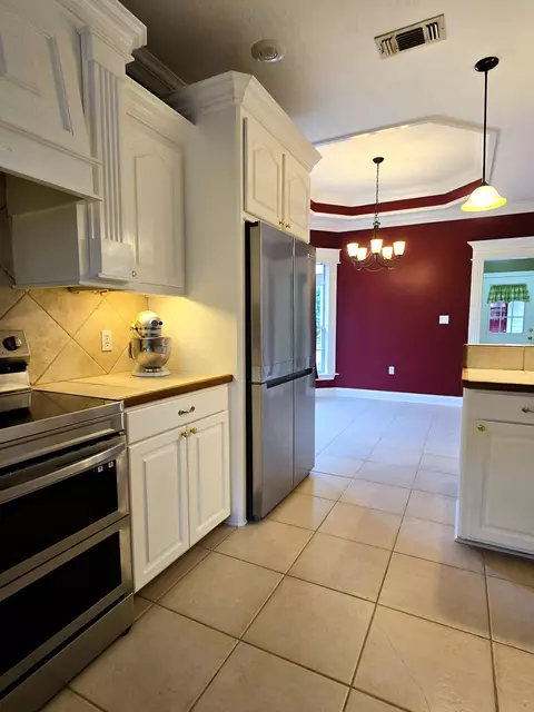Kitchen - 36 Walker Hill Rd, Sumrall, MS 39482 photo 3 of 5