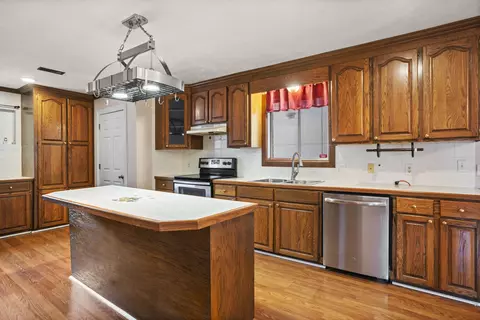 Kitchen - 27 Walnut Dr, Petal, MS 39465 photo 3 of 7