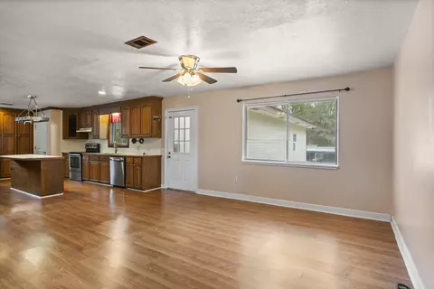 Living - 27 Walnut Dr, Petal, MS 39465 photo 5 of 6
