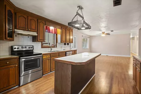 Kitchen - 27 Walnut Dr, Petal, MS 39465 photo 4 of 7