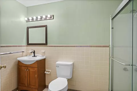 Bath - 27 Walnut Dr, Petal, MS 39465 photo 2 of 4