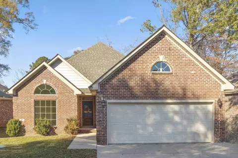 14 Village Dr, Hattiesburg, MS 39402