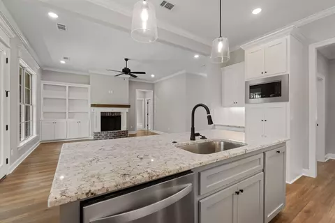 Kitchen - 12 Brunswick Pt, Sumrall, MS 39482 photo 2 of 3