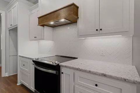 Kitchen - 12 Brunswick Pt, Sumrall, MS 39482 photo 3 of 3