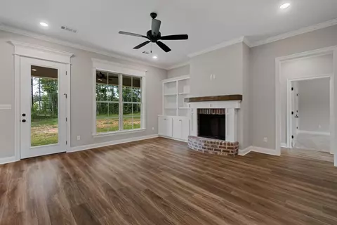 Living - 12 Brunswick Pt, Sumrall, MS 39482 photo 1 of 4