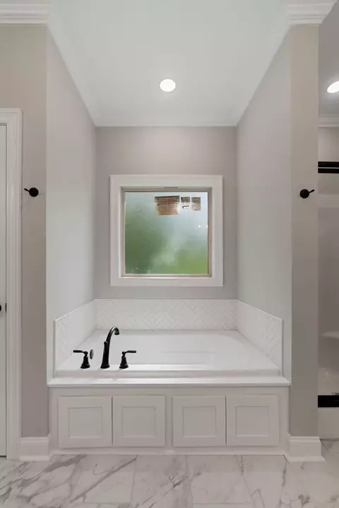 Bath - 12 Brunswick Pt, Sumrall, MS 39482 photo 1 of 5