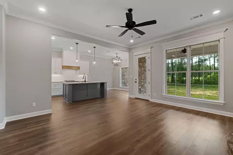 Living - 12 Brunswick Pt, Sumrall, MS 39482 photo 2 of 4