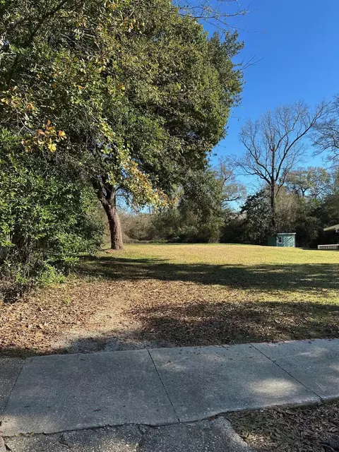823 N 1st Ave, Laurel, MS 39440 photo 2