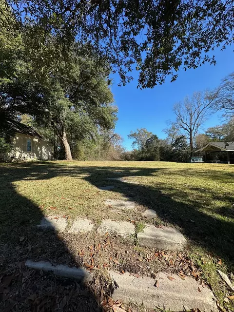 823 N 1st Ave, Laurel, MS 39440 photo 3