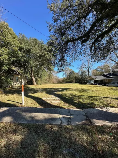 823 N 1st Ave, Laurel, MS 39440