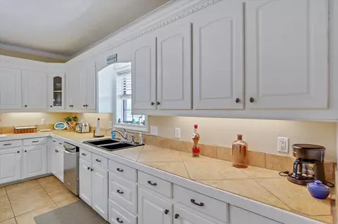 Kitchen - 766 Pinola Braxton Rd, Braxton, MS 39044 photo 4 of 8