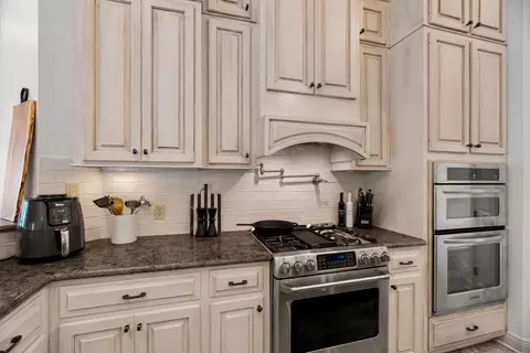 Kitchen - 40 Windermere Blvd, Laurel, MS 39443 photo 5 of 7