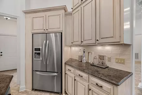 Kitchen - 40 Windermere Blvd, Laurel, MS 39443 photo 6 of 7