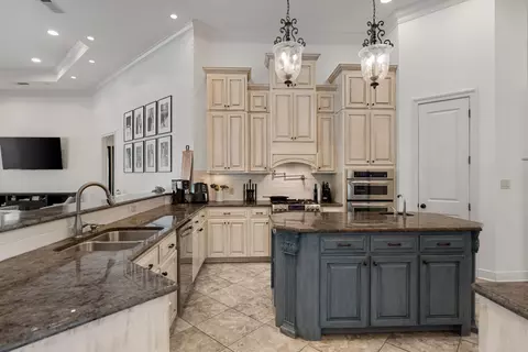Kitchen - 40 Windermere Blvd, Laurel, MS 39443 photo 2 of 7