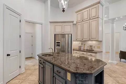 Kitchen - 40 Windermere Blvd, Laurel, MS 39443 photo 4 of 7