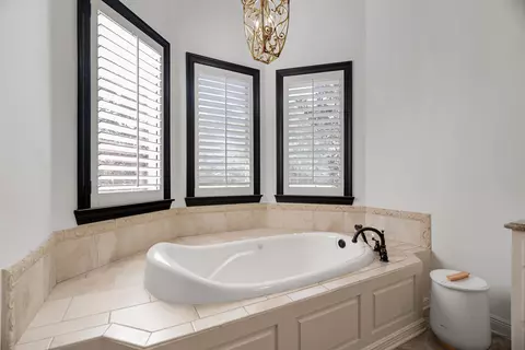 Bath - 40 Windermere Blvd, Laurel, MS 39443 photo 4 of 7