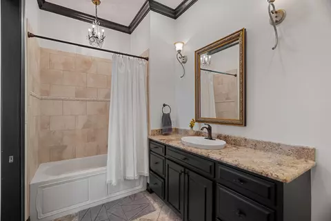 Bath - 40 Windermere Blvd, Laurel, MS 39443 photo 7 of 7