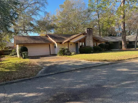 3039 Mesa Dr, Hattiesburg, MS 39402