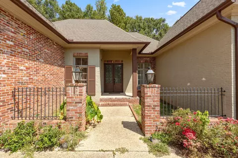 108 Wild Mdws, Hattiesburg, MS 39402