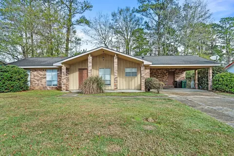 3305 Fernway Dr, Hattiesburg, MS 39401