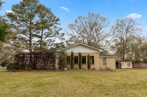 1210 Dawn Dr, Ellisville, MS 39437