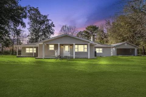377 Sanford Rd, Moselle, MS 39459