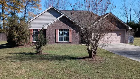 16 Cobblestone Dr, Sumrall, MS 39482