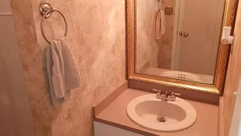 Bath - 1405 Willus Dr, Laurel, MS 39440 photo 3 of 3