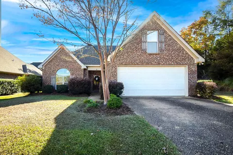 5 Chanticleer Cir, Hattiesburg, MS 39402