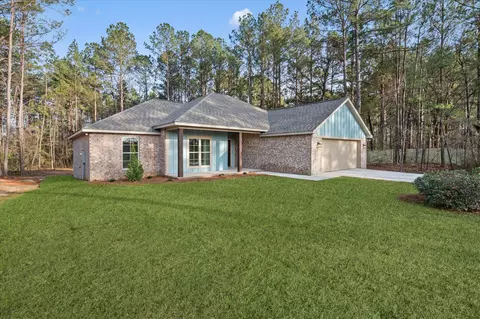 40 Ratcliff Rd, Sumrall, MS 39482