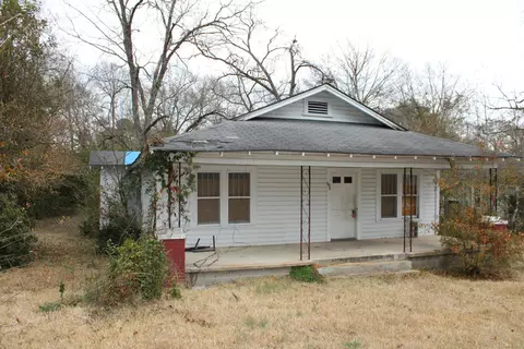 1136 W 6th St, Prentiss, MS 39474
